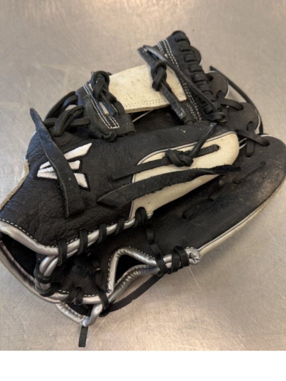 Easton Youth Future Elites fielders glove.   RH